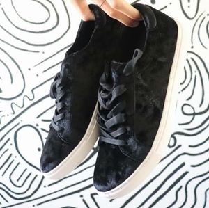Kenneth cole suede or Velvet sneakers
